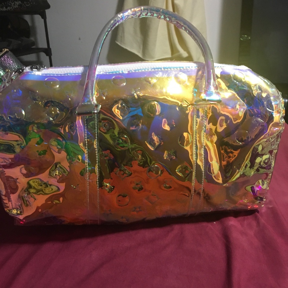Brand new bag size medium yes fits anything so shiny.